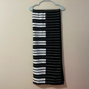 Elegant Black and White Piano Key Scarf